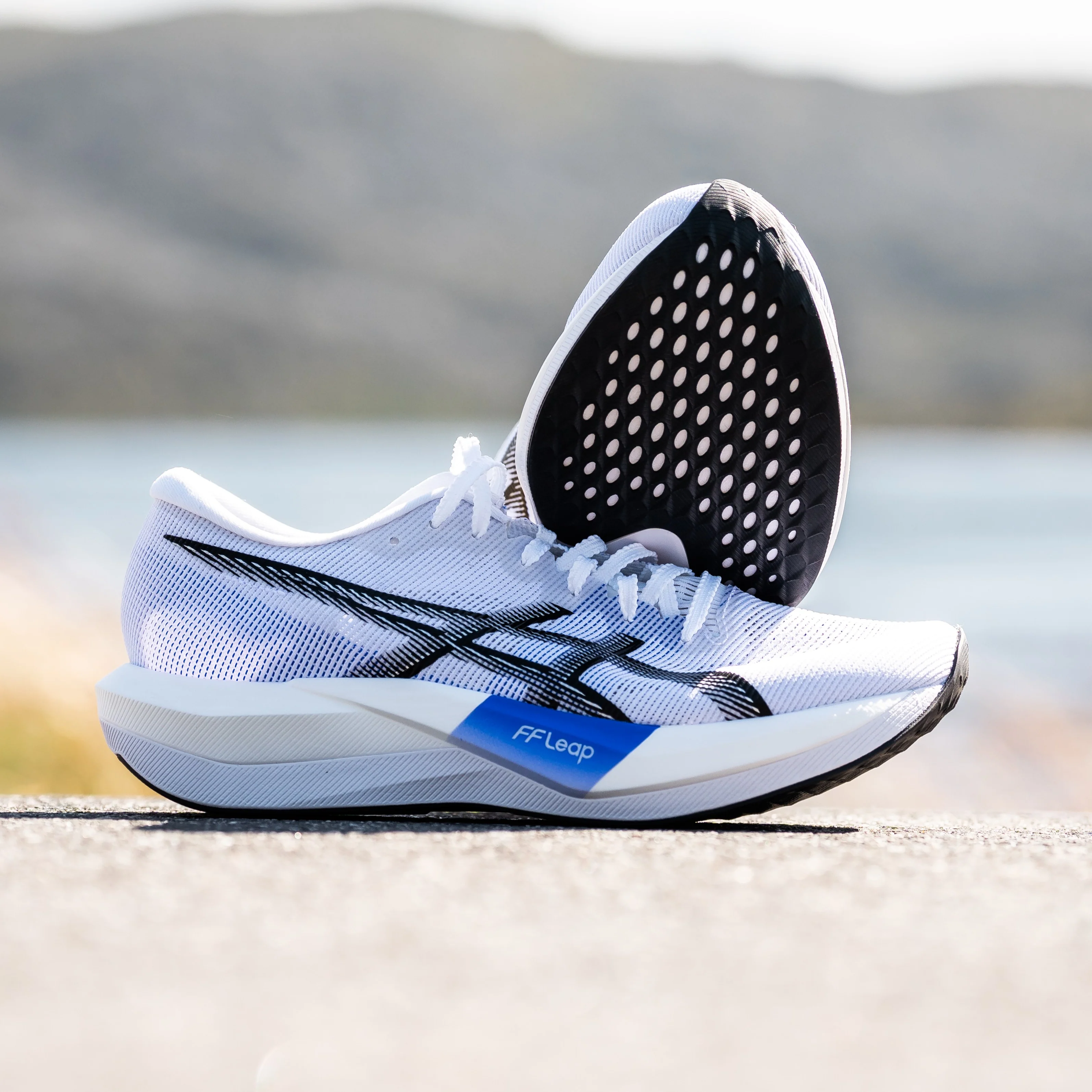 Asics Magic Speed 5 | White / Black | Unisex - Ekiden Sports