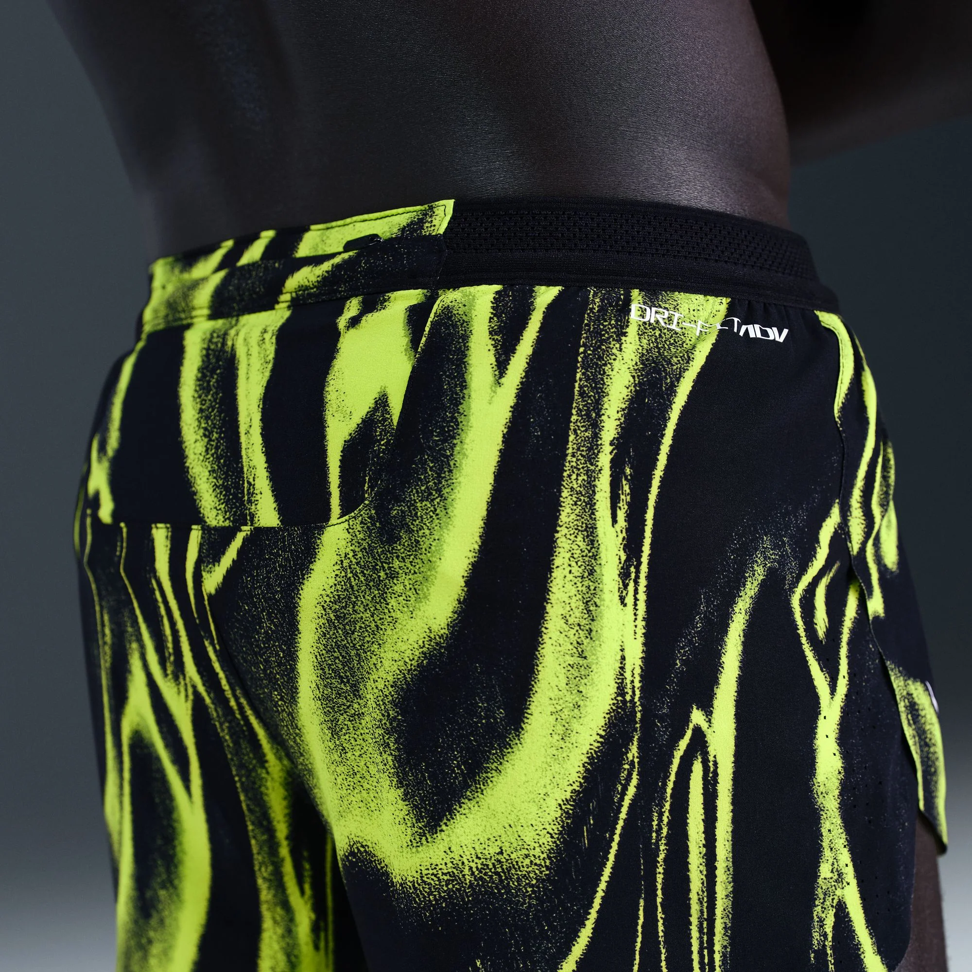 Nike AeroSwift Elite Entry Shorts | Volt / White | Mens - Ekiden Sports